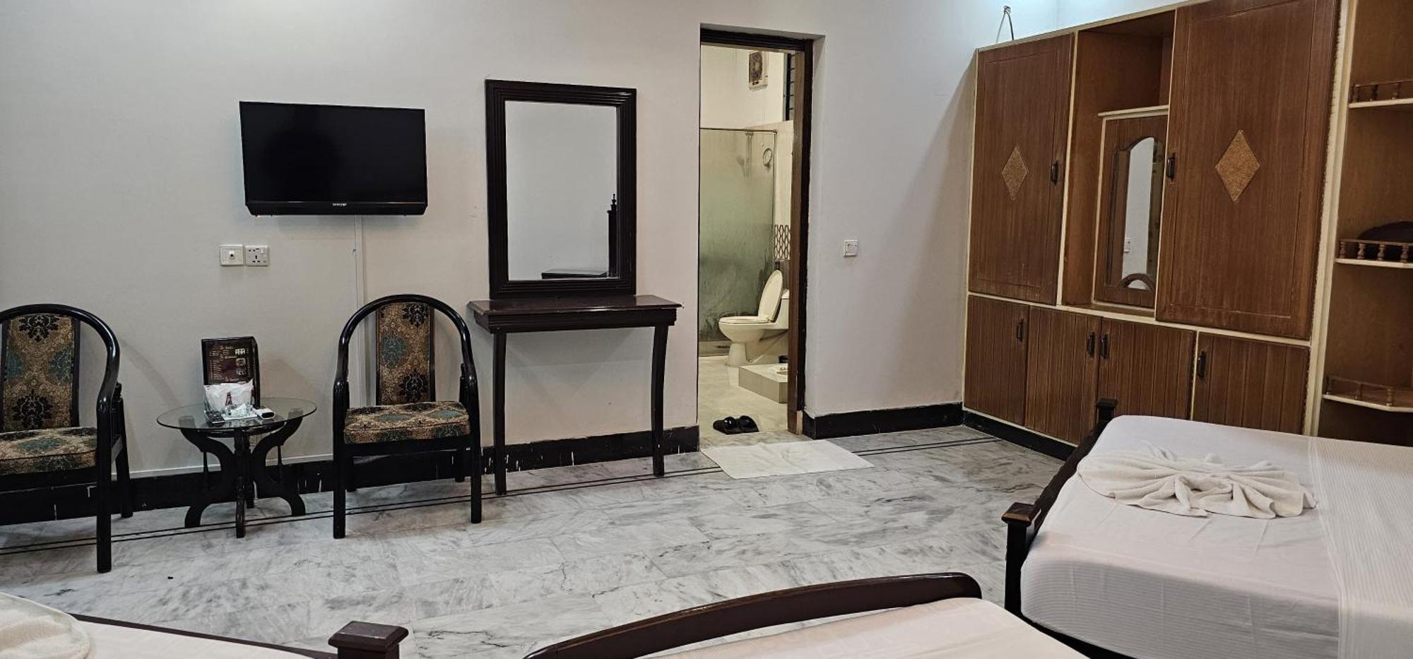 Butt Lodges 2 Islamabad Esterno foto