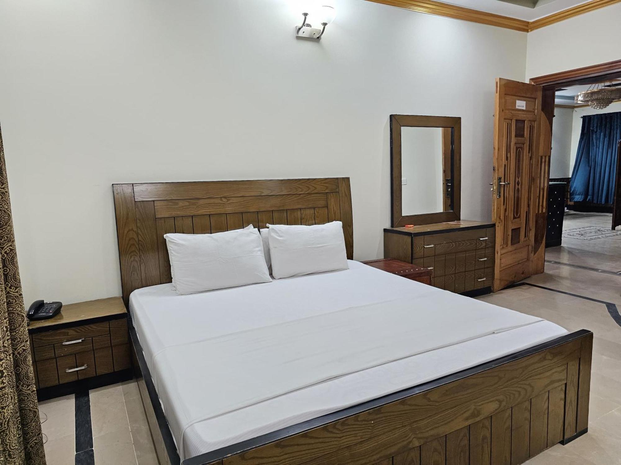 Butt Lodges 2 Islamabad Esterno foto