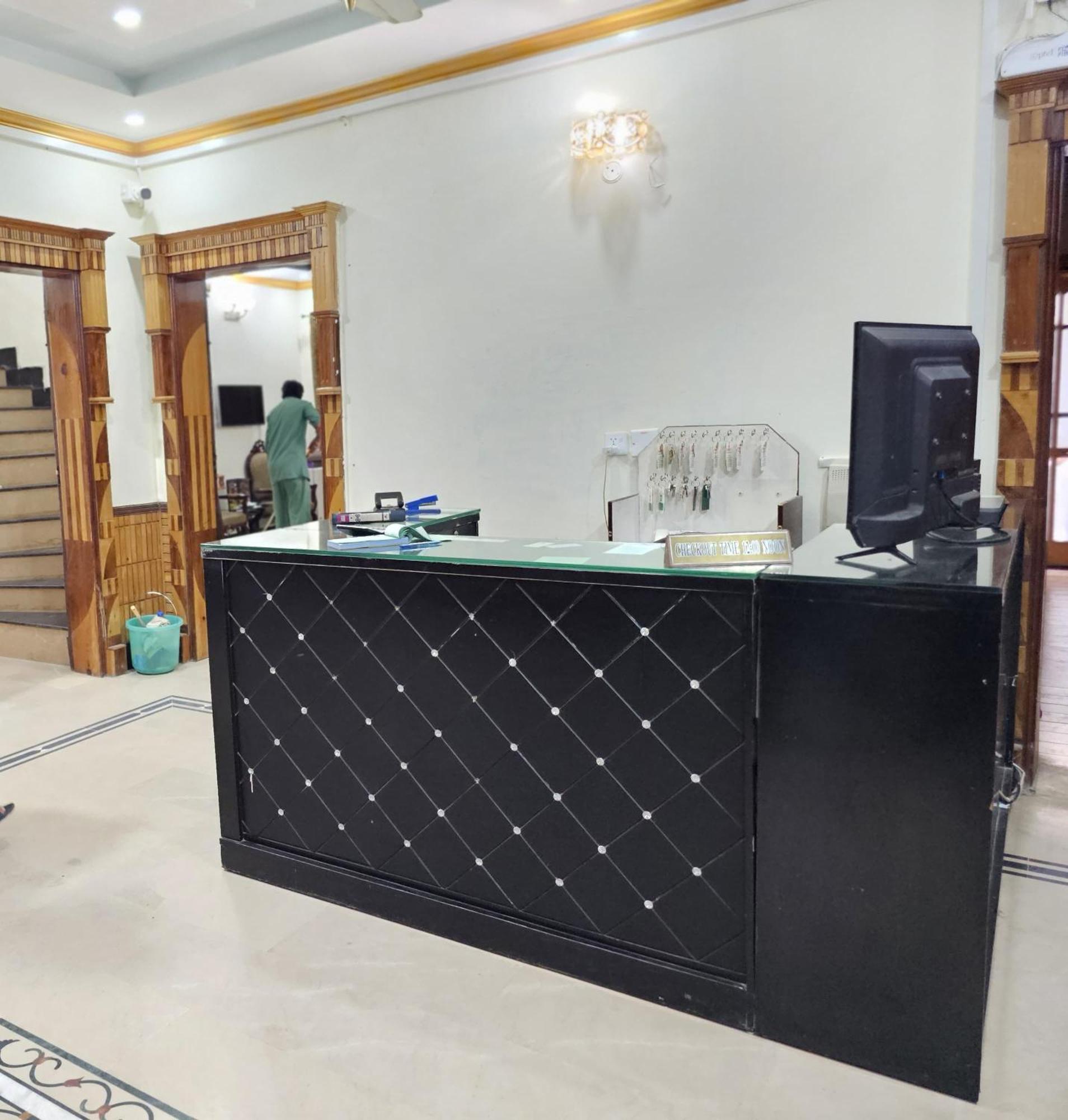 Butt Lodges 2 Islamabad Esterno foto